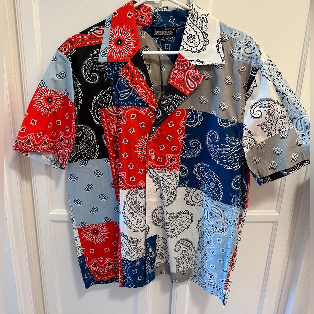 Brand new Paisely button up shirt, size Medium